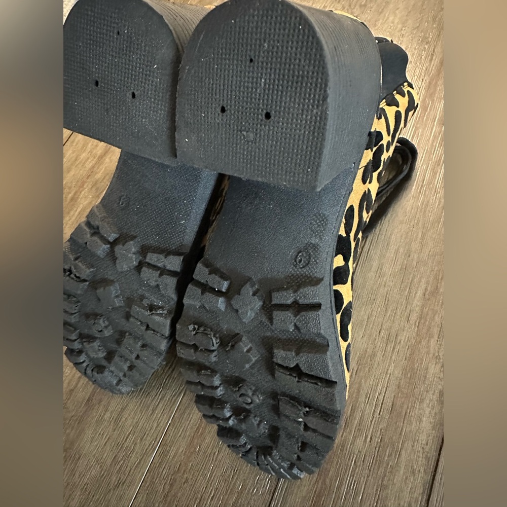 Qupid Leopard Print Lace-Up Chunky Platform Ankle Boots - Size 9 - Picture 15 of 16